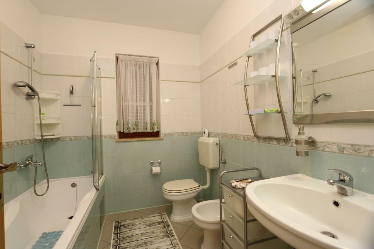 Apartment Dina Šilo Eksteriør bilde