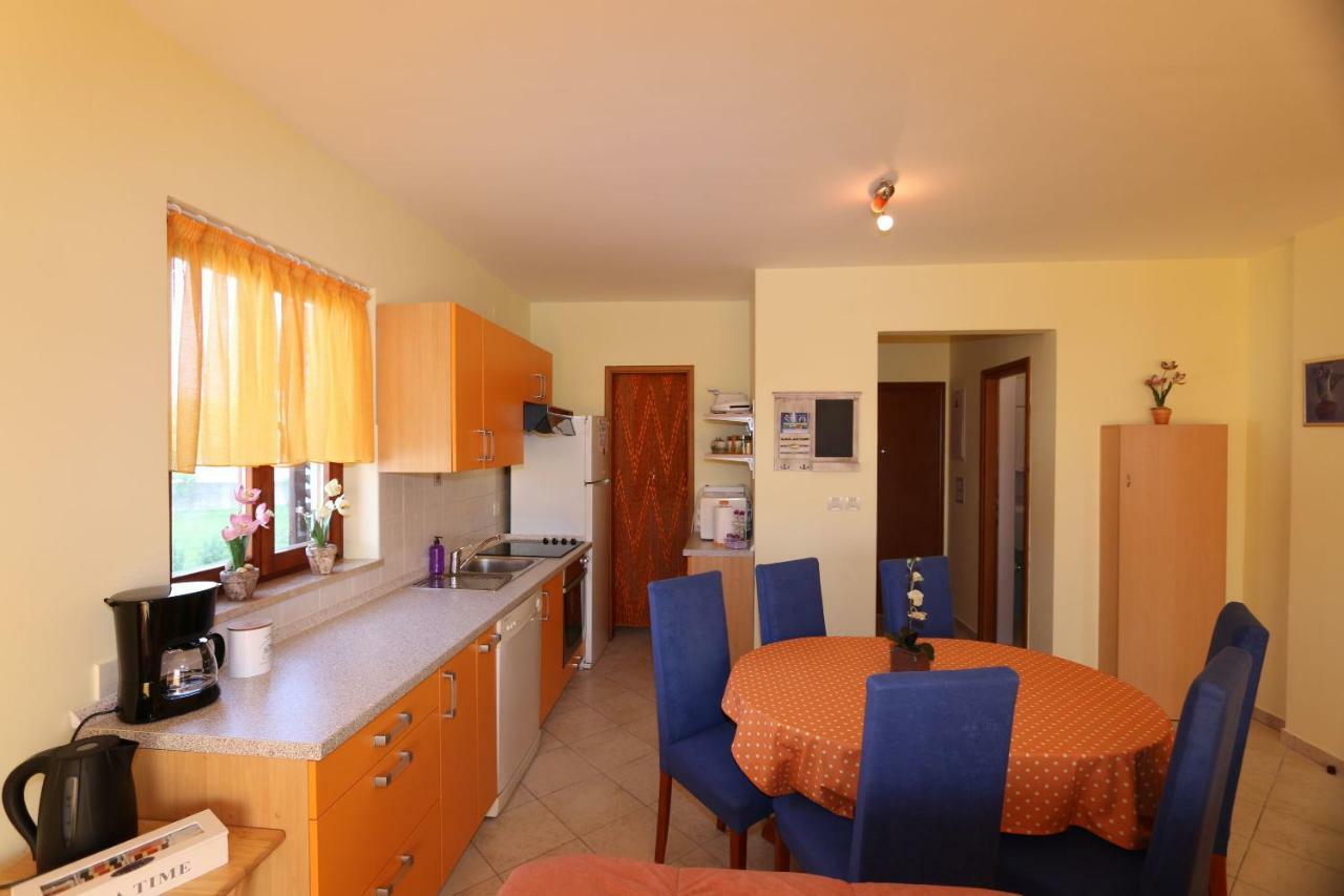 Apartment Dina Šilo Eksteriør bilde